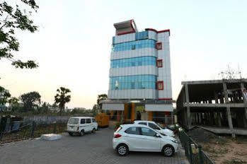 Capital O 10546 Parkway Inn Chennai Extérieur photo