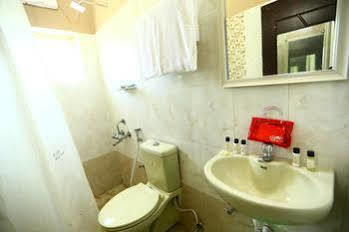 Capital O 10546 Parkway Inn Chennai Extérieur photo